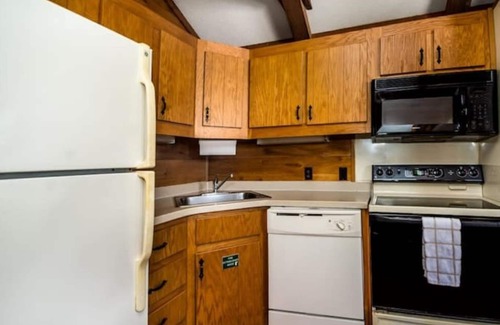 Seminole Cabin | ⛵️Lakefront Cabin 10min toBEACH/Dogs 🐶OK/Kayak/#405