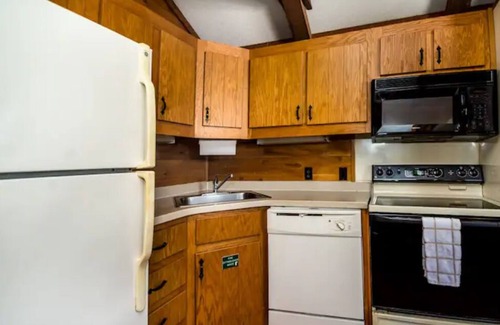 Seminole Cabin | ⛵️Lakefront Cabin 10min toBEACH/Dogs 🐶OK/Kayak/#403