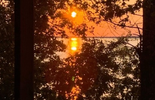 Oakland House | Lakefront Cabin at Point Pleasant on Enid Lake