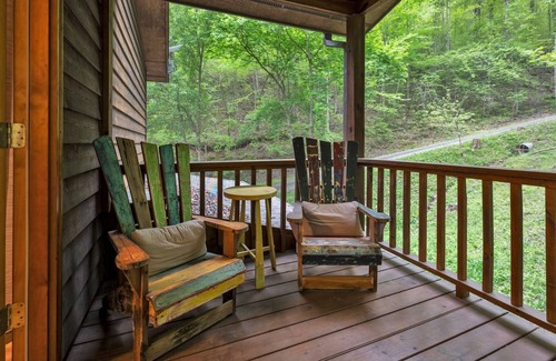 Unaka Cabin | Lakefront Cabin Bordering Nat Park w/Hot Tub! by RedAwning