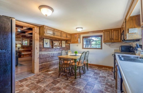 Ten Mile Cabin | Lakefront Cabin - Sunfish Lodge