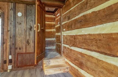 Ten Mile Cabin | Lakefront Cabin - Sunfish Lodge