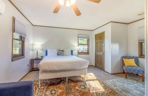 Ten Mile Cabin | Lakefront Cabin - Sunfish Lodge