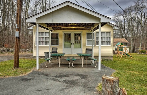 Ellenville Cabin | Lakefront Cabin w/ Canoes + Swimming On-Site