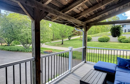 Dandridge Cabin | Lakefront cabin w/free attraction tickets, electric fireplace, & washer/dryer