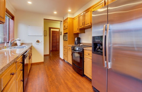 Manson House | Lakefront Cabin with Breathtaking Views, Free WiFi, Fireplace, and Private Dock