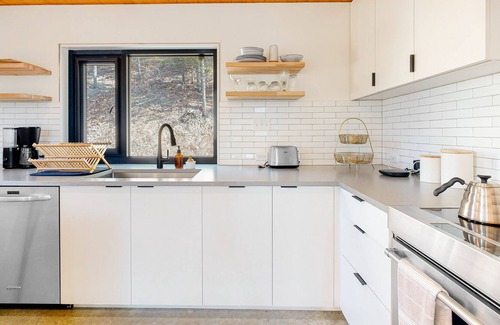 Rogers Cabin | Lakefront cabin with water access, washer/dryer, central AC & fireplace
