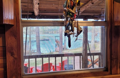 South Toledo Bend Cabin | Lakefront Cedar Cabin-South Toledo Bend-fishing pier,dock-covered parking-pets👌