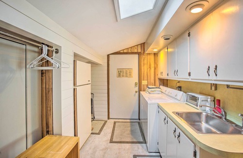 Cedar Cottage | Lakefront Cedar Cottage w/Enclosed Porch!