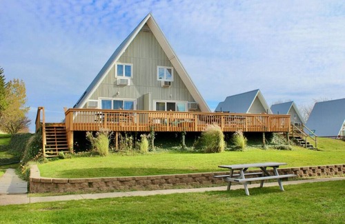 Stevensville House | Lakefront Chalet #18 w/Beach Access, Pools, Sport Courts, Fishing Pond & more!