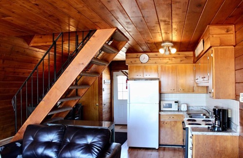 Stevensville House | Lakefront Chalet #26 w/Beach Access, Pools, Sport Courts, Fishing Pond & more!
