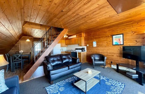 Stevensville House | Lakefront Chalet #26 w/Beach Access, Pools, Sport Courts, Fishing Pond & more!