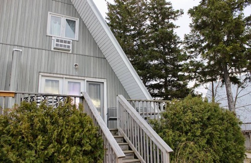 Stevensville House | Lakefront Chalet #35 w/Beach Access, Pools, Sport Courts, Fishing Pond & more!