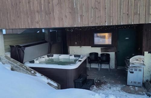 L'Ile-Bizard Ski Chalet | Lakefront Chalet in Montreal