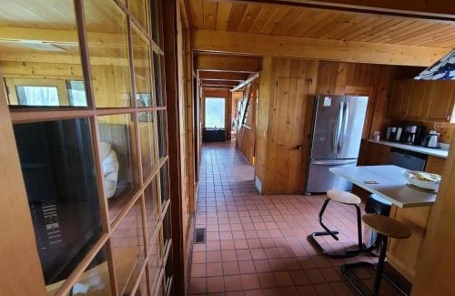 L'Ile-Bizard Ski Chalet | Lakefront Chalet in Montreal