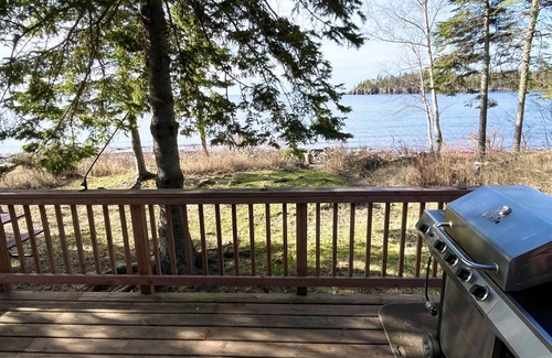 Grand Marais Cabin | Lakefront Chicago Bay Hideaway