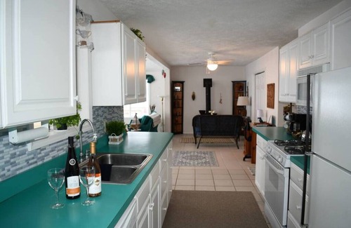 Vestaburg Cottage | Lakefront Chook Nook Cottage Dickerson Lake