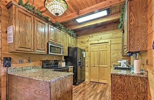 Coalmont Cabin | Lakefront Coalmont Cabin on 5 Acres w/ Dock!