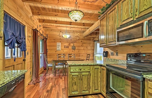 Coalmont Cabin | Lakefront Coalmont Cabin on 5 Acres w/ Dock!