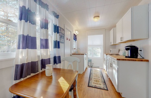Orland House | Lakefront compound consisting of 3 cottages - close to Acadia