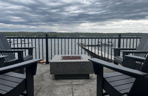 Geneseo Apartment | Lakefront Condo-Apartment D