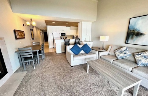 Chelan Condo | Lakefront Condo At Lake Chelan Shores With Pool, Gym, WiFi In Peaceful Chelan
