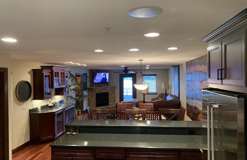 Lake Delton Condo | ⚓❀ Lakefront Condo ❀ Private Beach - Kayaks - Boat Slip ❀⚓