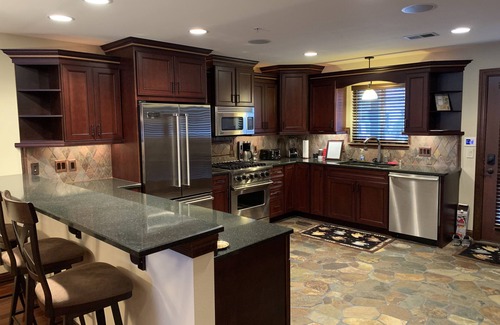 Lake Delton Condo | ⚓❀ Lakefront Condo ❀ Private Beach - Kayaks - Boat Slip ❀⚓