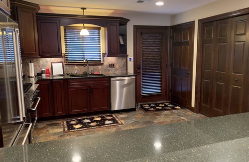 Lake Delton Condo | ⚓❀ Lakefront Condo ❀ Private Beach - Kayaks - Boat Slip ❀⚓