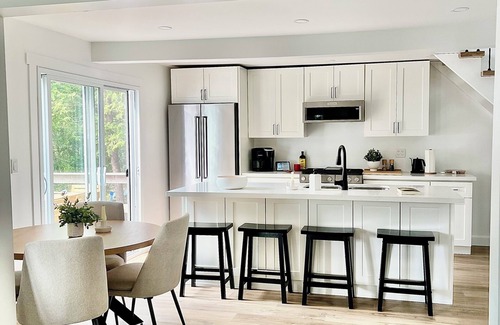 North Frontenac Cottage | Lakefront Cottage in North Frontenac – 3 Bedroom Retreat with Stunning Sunsets!