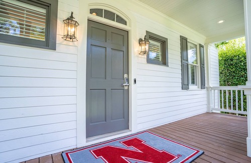 Lake Oconee Cottage | Lakefront cottage 9th green of Reynolds Lake Oconee Great Waters golf course