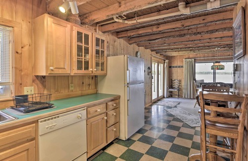 Franklin Cottage | Lakefront Cottage: Boat Dock & Screened Deck!