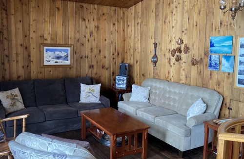 Utterson House | Lakefront Cottage in the Heart of Muskoka with South Facing Exposure