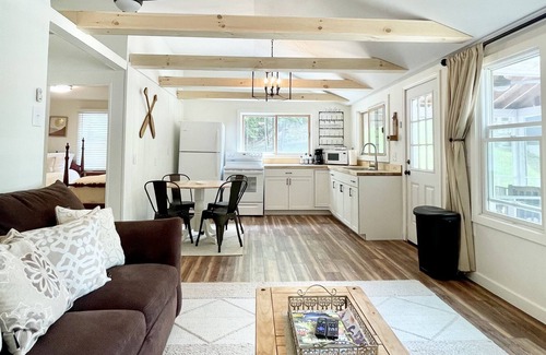 Hillsboro Cottage | Lakefront Cottage on Franklin Pierce Lake!