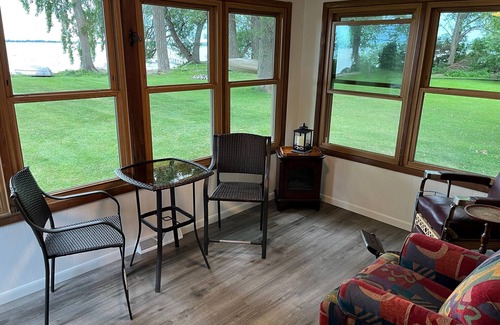 Oshkosh Cottage | Lakefront Cottage on Lake Winnebago-18 minutes from the EAA grounds