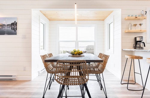 Manitoba Cottage | LAKEFRONT COTTAGE WITH GREAT VIEWS, FULL KITCHEN, & STARLINK Wi-Fi