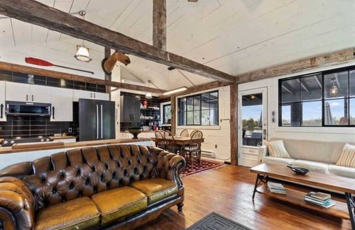 Erinsville Cottage | Lakefront cottage with Fireplace Sauna Mini forest