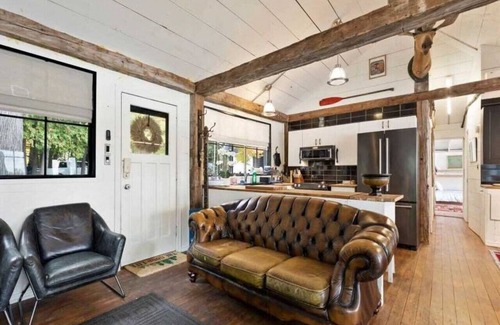 Erinsville Cottage | Lakefront cottage with Fireplace Sauna Mini forest