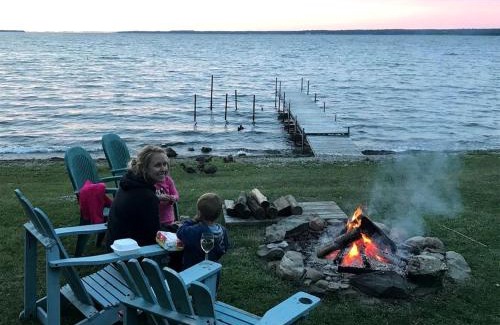 Dresden House | Lakefront Cottage with Cozy Interior and Jacuzzi in Dresden, New York