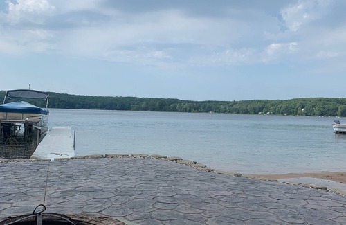 Fountain Cottage | Lakefront cottage with sandy beach and great fishing on Gunn Lake in Fountain MI