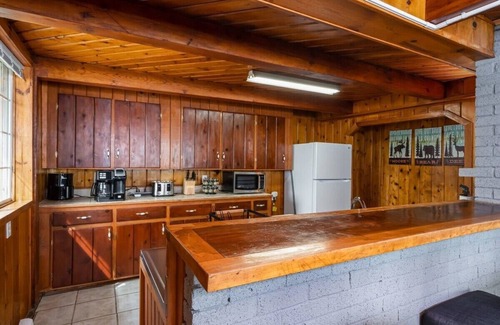 Mayfield House | Lakefront Cottages with Hot Tub & Fire Pit