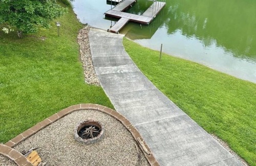 Dandridge Cabin | Lakefront covered dock sleeps 12