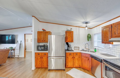 Grapeland Cabin | Lakefront Crockett Cabin w/Boathouse & Kayaks!