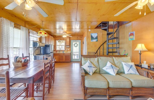 Delta Cabin | Lakefront Delta Cabin Rental w/Boat Dock + Deck!