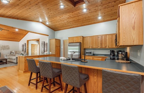 Turkey Neck House | Lakefront Dog Friendly Cottage w/Dock & Fire Pit