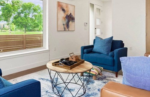 Sloan Lake House | LAKEFRONT DREAM HOUSE!! LOCATION! 5 MIN TO DOWNTOWN! 3 MIN TO DODGERS STADIUM!
