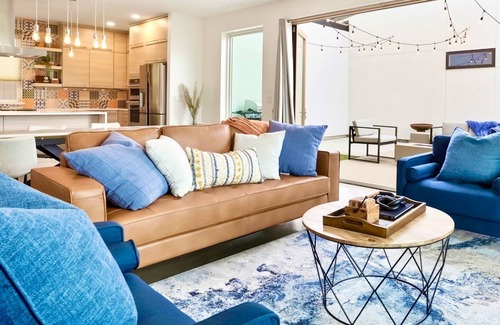 Sloan Lake House | LAKEFRONT DREAM HOUSE!! LOCATION! 5 MIN TO DOWNTOWN! 3 MIN TO DODGERS STADIUM!