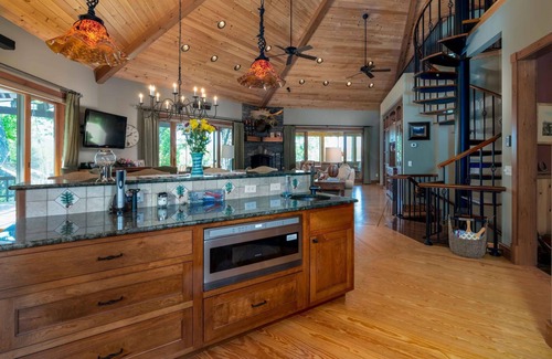 Hyde Park House | Lakefront Elegance at Green River - Ondine Estate