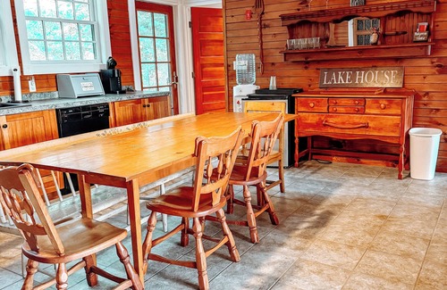 Pine River Pond House | LAKEFRONT ESCAPE-💦Hot Tub🌅Views🔥Firepit 🏔️ Hiking,Snowmobile Trails ❄️