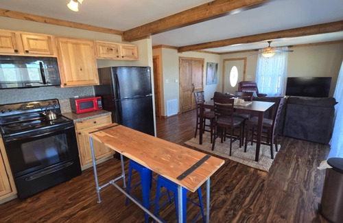 Quitman House | Lakefront Escape